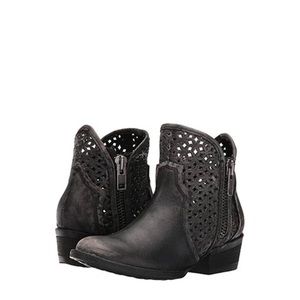 Circle G by Corral Ladies Black Cutout Shortie Boot